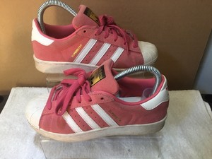 pink suede superstar