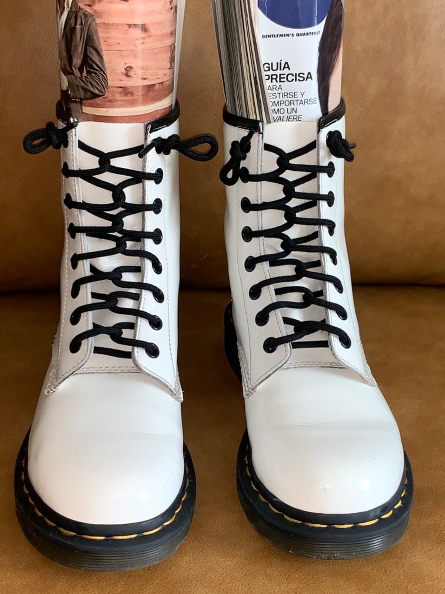 Dr. Martens White Combat Womans Boots Sz. 8 Eyelet EUC!!! JY004