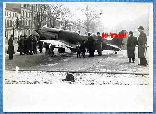 Foto, von Wilhelm Hauschild, Hannover, Jagdflugzeug in der Stadt, um 1942 !!!
