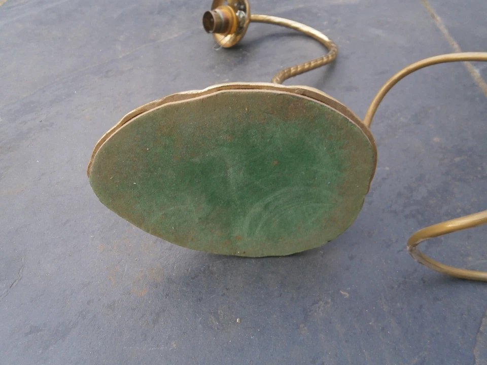 ART NOUVEAU CAST BRASS LOTUS FLOWER DESIGN SWIRLED  GOOSENECK TABLE LIGHT LAMP - Image 4 of 4