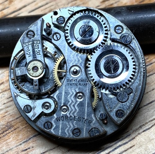 Atractivo movimiento de reloj de bolsillo Worcester hecho en Suiza, 29,4 mm ~ No funciona - Imagen 2 de 2