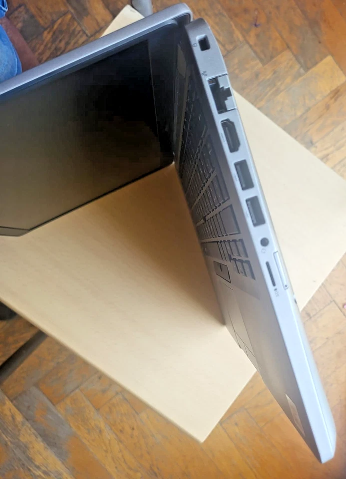 Dell Latitude 5410 · i5-10210U · 8GB · 512GB, foto 4 di 5