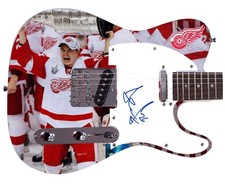 Detroit Redwings Jiri Hudler Signed Graphics Photo Guitar