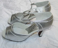 Glide Ladies Dance Sandal in Silver Leather - Size 7.5W