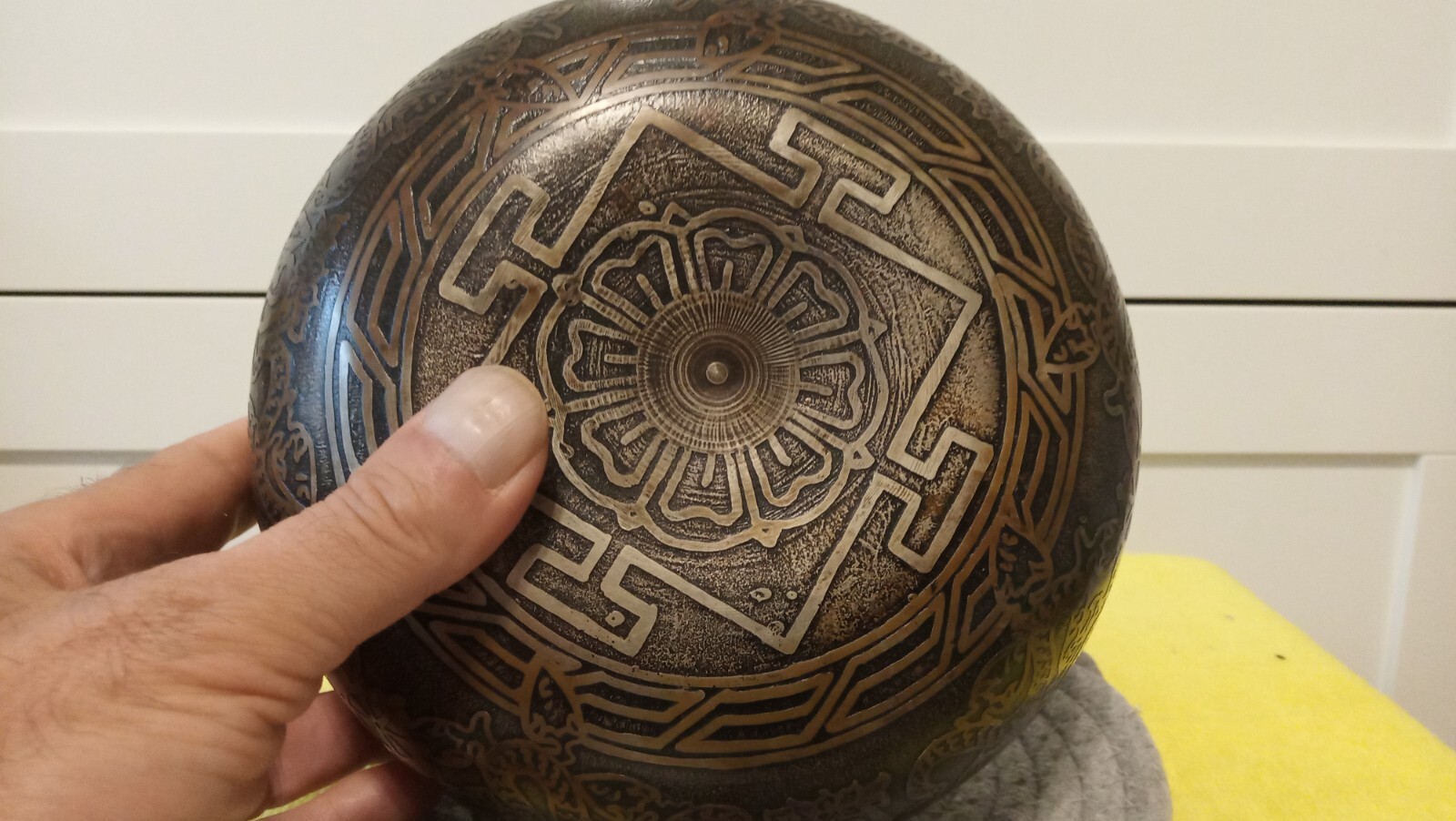 SINGING BOWL 6.4"- 7.4"(160-185 mm.) Note F# G- 393 Hz, C# - 1113 Hz. 1198 gr.