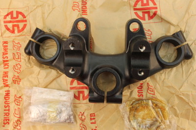 NOS 1974-1976 Kawasaki KZ400 Deluxe Stem Steering Head 44039-064