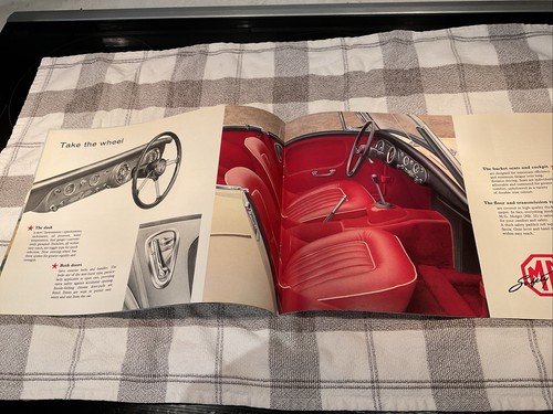 1965 MG MIDGET MARK II SALES BROCHURE - Picture 4 of 9