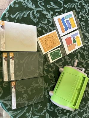Cricut Cuttlebug Manual Die Cutting Machine w/ Cutting & Embossing & 4 Plates