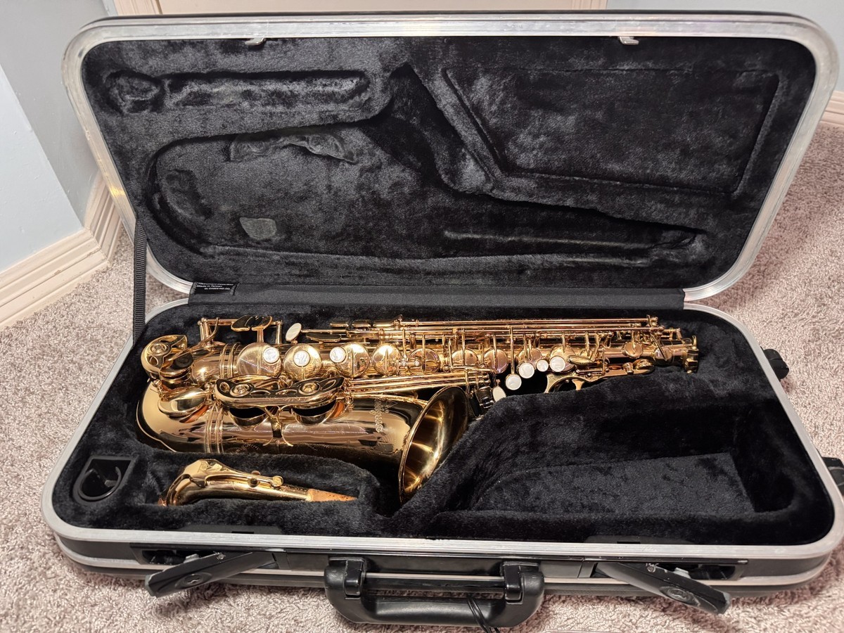 Antigua Winds Alto Saxophone AS3220 Gold Lacquer, Great Condition