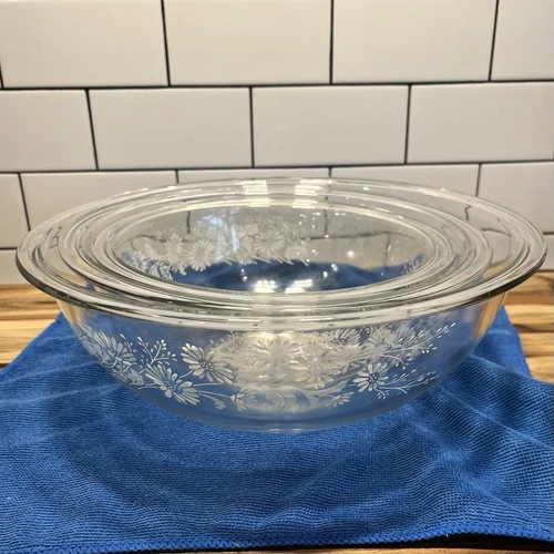 Set of 3 Vintage Pyrex Colonial Mist Nesting Mixing Bowls 323 325 326