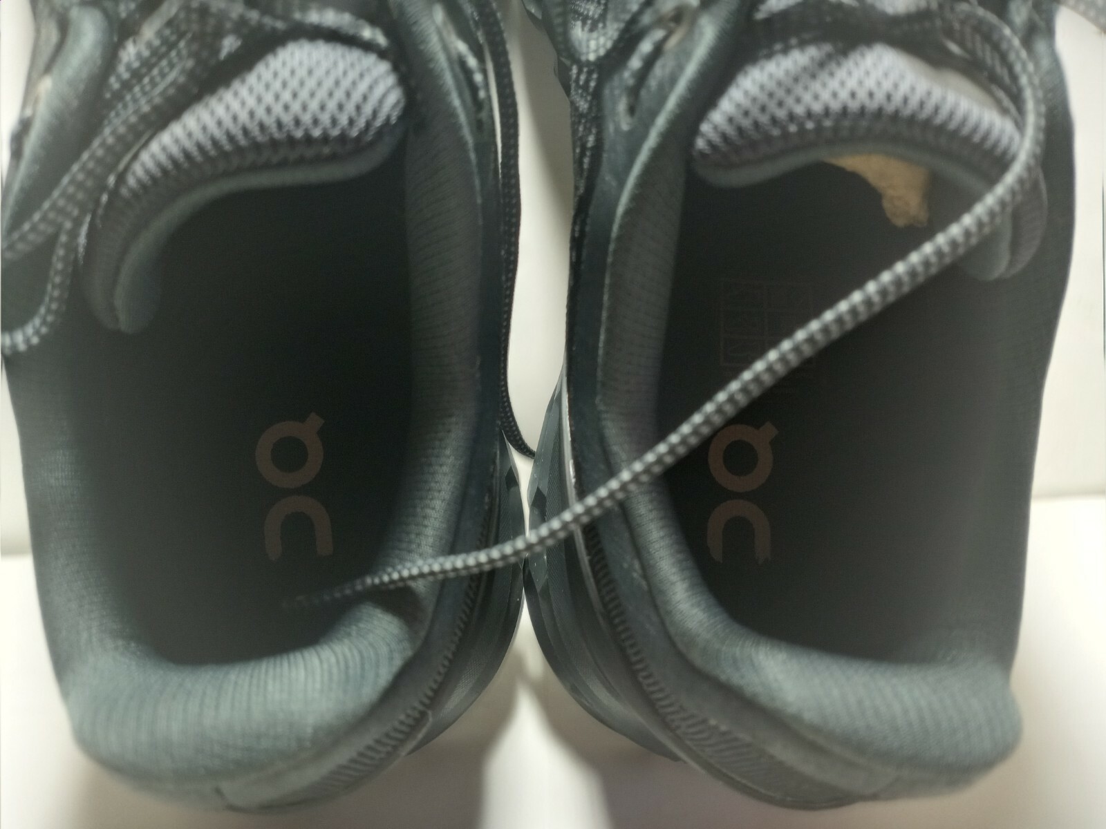 QC Cloudace Helion Swiss Engineering Men's Sz 9.5Runn… Gem