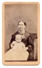 ANTIQUE CDV CIRCA 1870s A.E. ALDEN MOTHER & DAUGHTER DETAILED SPRINGFIELD MASS.