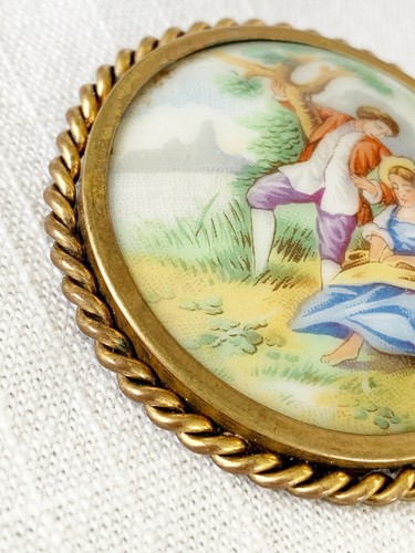VTG LIMOGES FRANCE HP PORCELAIN BAROQUE COUPLE SCENE BROOCH , PIN - Picture 3 of 5