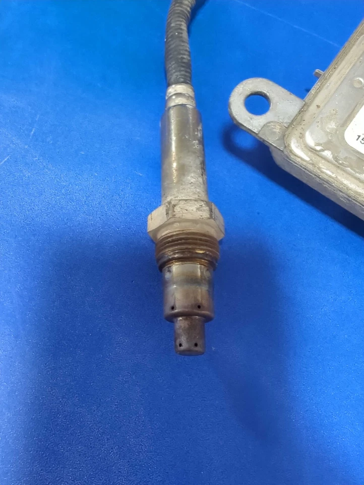 Sensor Dodge RAM Nox 14-17 5WK96799 68197109AA igual que 68227486AA Foto 3 de 4