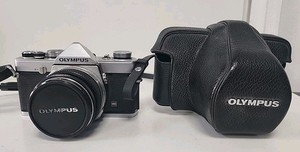 Olympus OM-1 35mm Film SLR Camera With 50mm F1.8 Lens *UNTESTED*