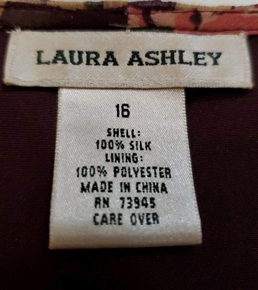 Blusa romántica vintage Laura Ashley 100 % seda con volantes talla 16 floral oscura años 90 Foto 2 de 4