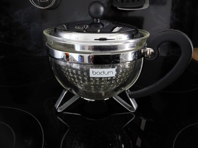 BODUM  Teekanne mit Zubehör. 