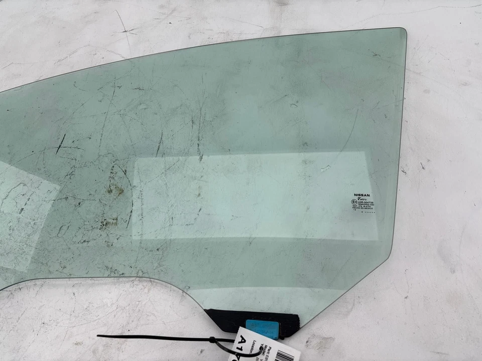 Nissan Versa 2014-2017 hatchback puerta delantera izquierda ventana vidrio OEM Foto 3 de 4