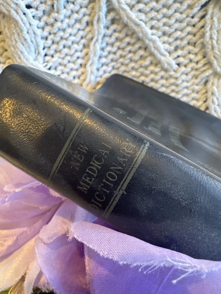 Vintage New English-Korean Medical Dictionary Soomoonsa 1969 Korea Bilingual HC - Image 4 of 4