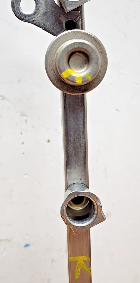 Mercedes R350 ML350 E350 C350 2006-2011 - Riel inyector de combustible - OEM 2720700995 Foto 3 de 4