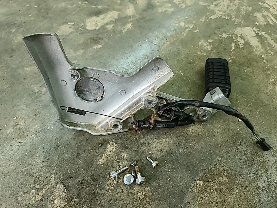 Honda Shadow Vt1100c 1985 1986 clavija de pie de pasajero trasero derecho con interruptor de freno  Foto 4 de 4