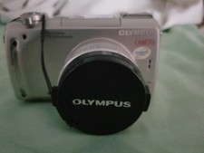 Olympus Camedia C-770 Ultra Zoom Digital Camera 4 MP 10X Zoom AF Charger, Case