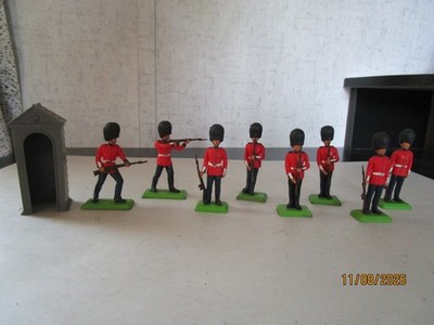 Britains 8 Piece Deetails w/Guard Hut