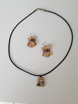 18'' Faux Leather Necklace/Earring Set Wire Wrapped Driftwood Blk Seed Pendant