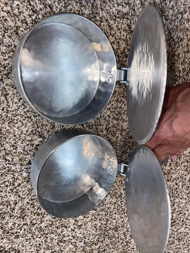 2 sartenes de aluminio martilladas forjadas a mano Everlast de colección con tapa abierta abatible - Imagen 6 de 8