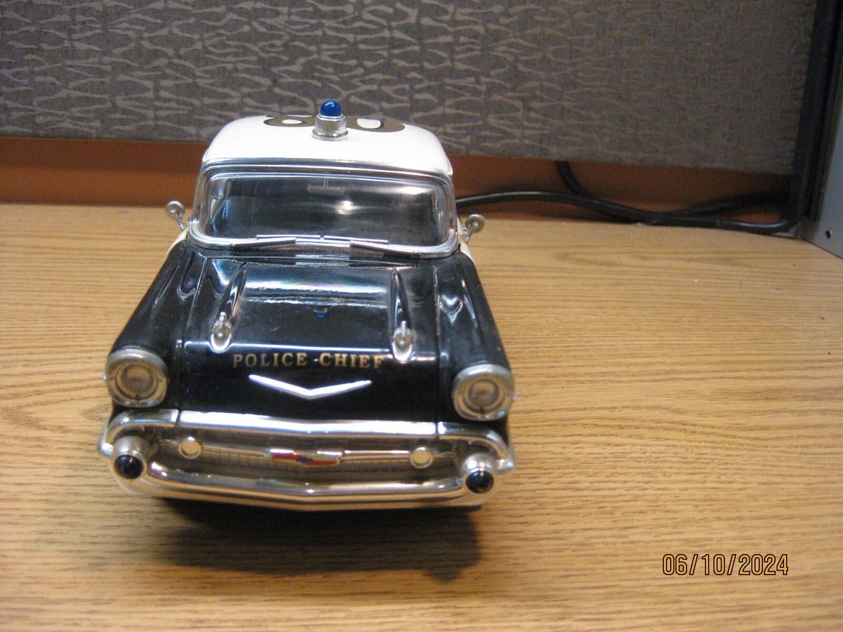 1/18 シボレーベルエア POLICE CHIEF 1957 ミニカー Amazon.co.jp: 中古 1/18 シボレーベルエア ポリスカー POLICE