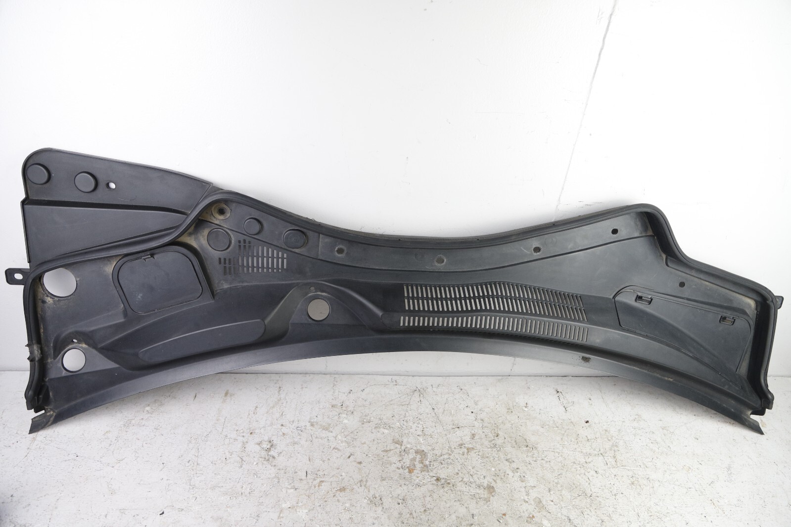 2014 - 2020 MASERATI GHIBLI WINDSHIELD WIPER COWL COVER PANEL GRILLE OEM 60K