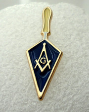 Freemason Mason Trowel lapel pin badge Square and Compass blue gold cream handle