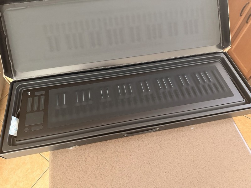 **ROLI Seaboard RISE 2 MIDI Controller Keyboard – Touch Responsive MPE Synth Pad