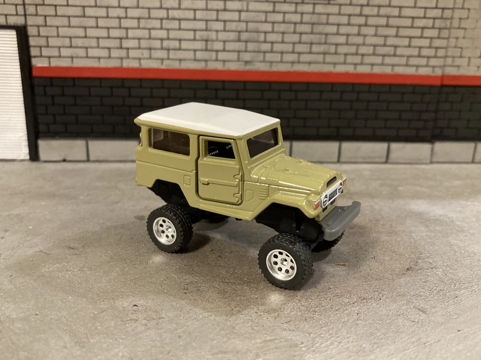Camión Toyota FJ40 1968 elevado 4x4 1/64 diecast personalizado todo terreno 4x4 caja de cerillas Foto 3 de 4