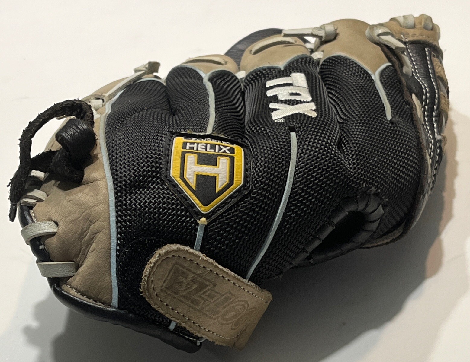 Louisville Slugger Helix HXY1150 11.5 inch Youth Softball Baseball