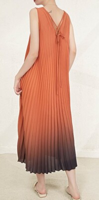 Maya Antonia Pleated Plisse Gradient-Colors, V-neck/Flowy/Slimming/Loose Dress