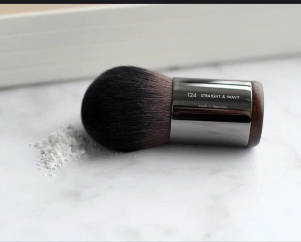 MAKE UP FOR EVER #124 Large Kabuki Brush with brush case 100% New - Image 2 of 2