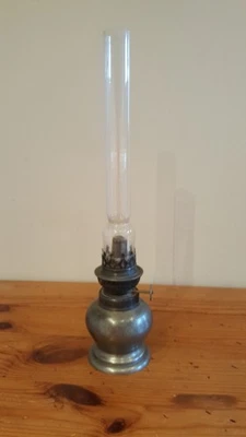 Lampe à pétrole ou à l'huile en étain - Photo 1/3