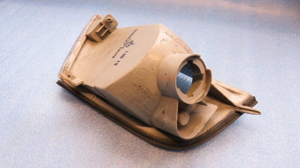 MITSUBISHI Lancer Mirage - Blinker VL / Turn Indicator / STANLEY