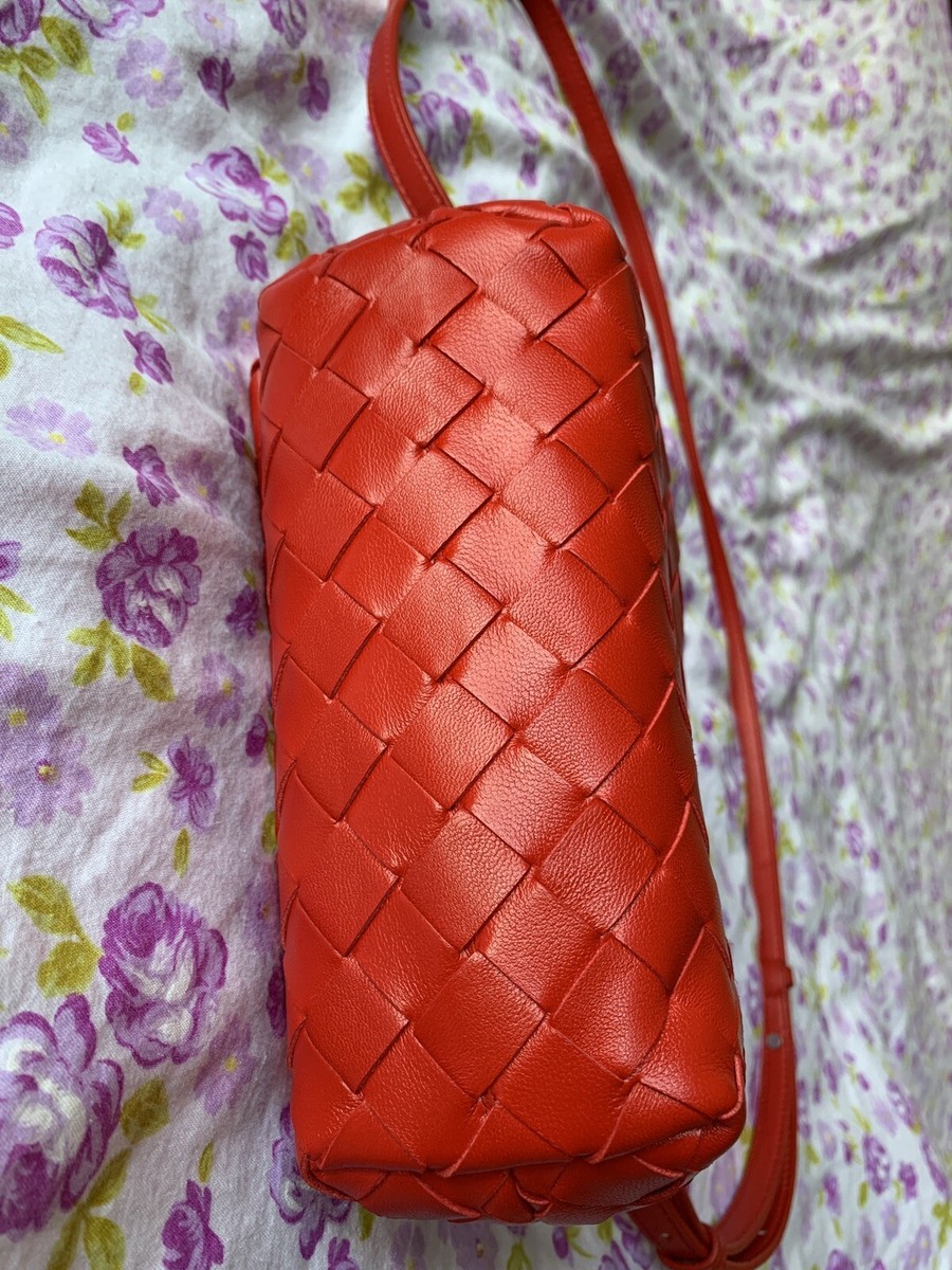 【関税&送料込】Bottega Veneta Intrecciato Nappa Mini Should BOTTEGA VENETA Nappa Intrecciato The Mini Pouch Almond