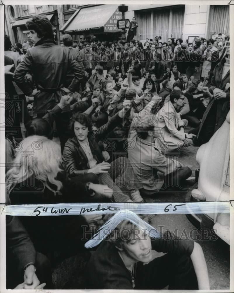 1968 Press Photo Student-workers stage demonstration in Paris, France