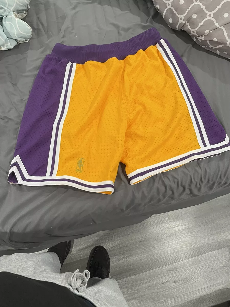 Mitchell & Ness Los Angeles Lakers Authentic Shorts Home Gold size 44 L