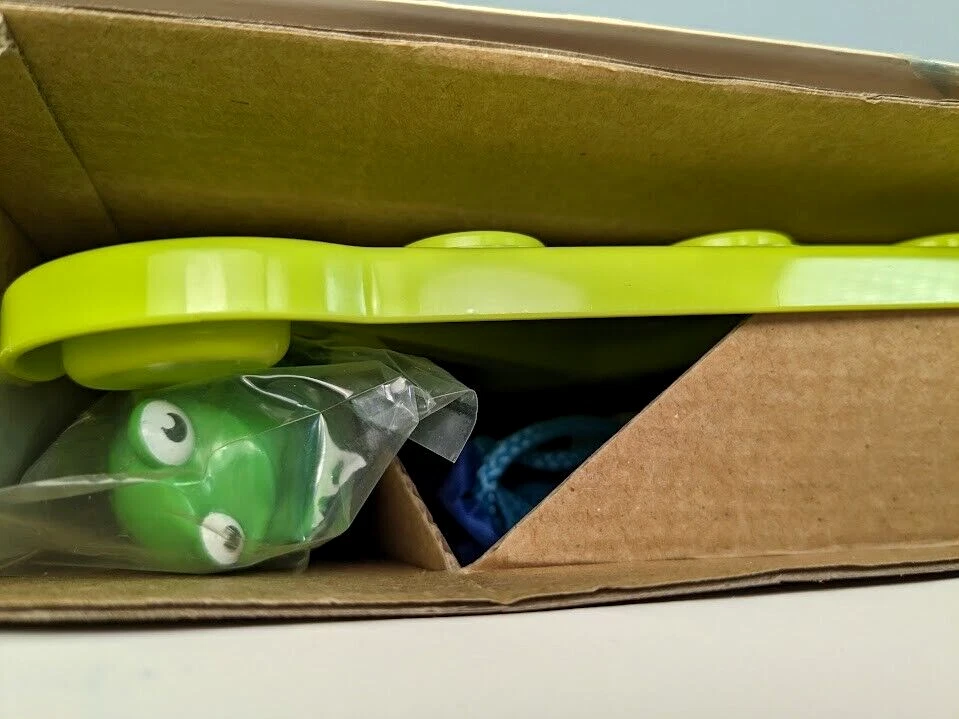 Thinkfun Hoppers Jr Peg Solitaire Jumping Game STEM Preschool 2008 Single NEW - Image 4 of 4