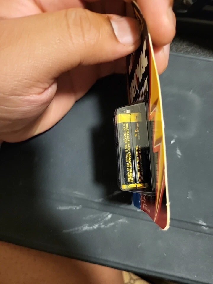 Batería Rayovac de 9 voltios firmada por Michael Jordan Foto 4 de 4