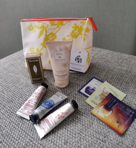 Trousse De Toilette L'Occitane Forme Nuage En Tissu Bleu - Occasion, Dimensions 19x14 Cm, Fermeture éclair
