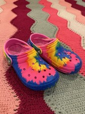 Crocs Classic Tie-Dye clogs Lined With Fur Women  s Size 6 Men  s Size 4