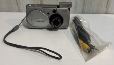 Olympus CAMEDIA D-520 Zoom 2.0MP Digital Camera Metallic Silver Tested / Works