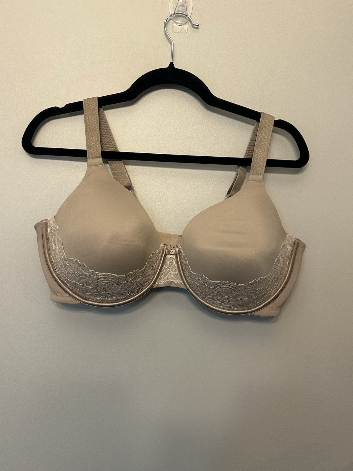 Vanity Fair Beauty Beige Lace Full Figure Underwire Bra  Size 40D