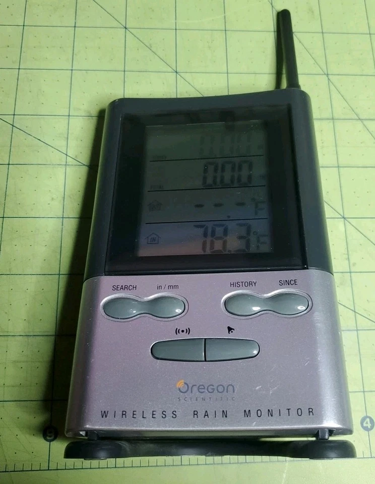 Oregon Scientific Wireless Rain Monitor & Stand RGR126 - Image 2 of 4