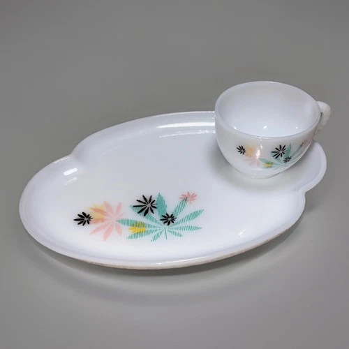 Vtg Federal Glass Atomic Flower Milk Glass Plate / Tea Cup Retro MCM Cottage